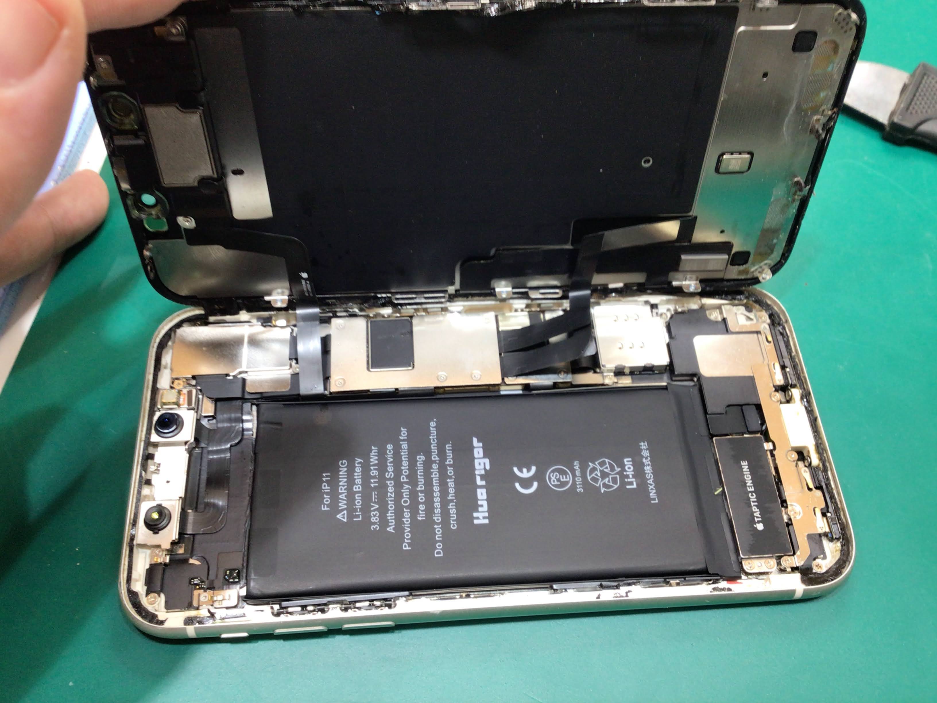 iPhone11のバッテリー交換は、データそのまま・即日修理のスマホ修理工房イーアス高尾店へ！